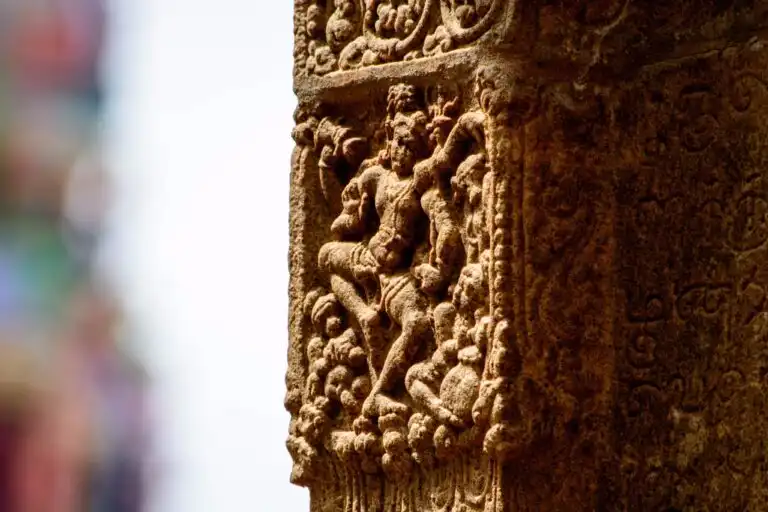 carving at pillar