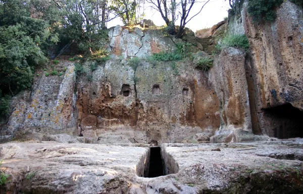 The Tomb of Grotte Scalina: Etruscan Mystery with Macedonian Ties