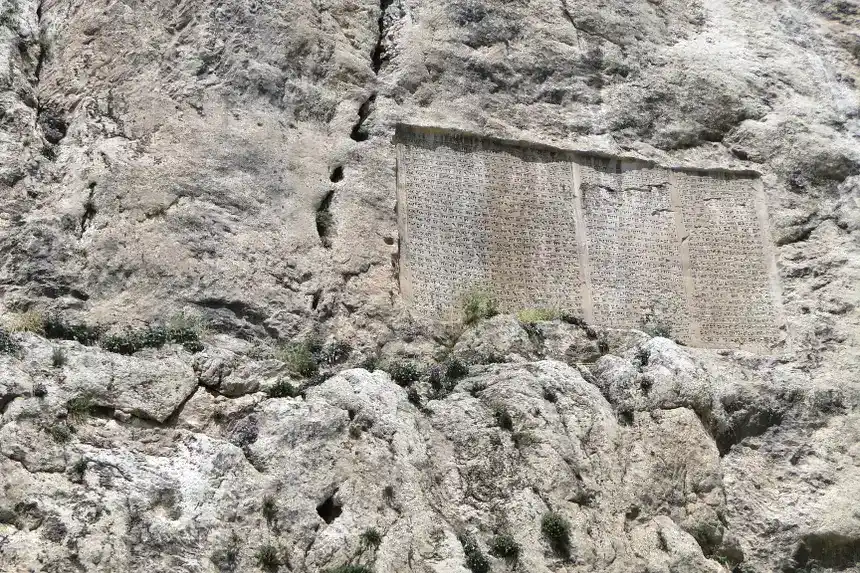 Xerxes inscription Van Castle