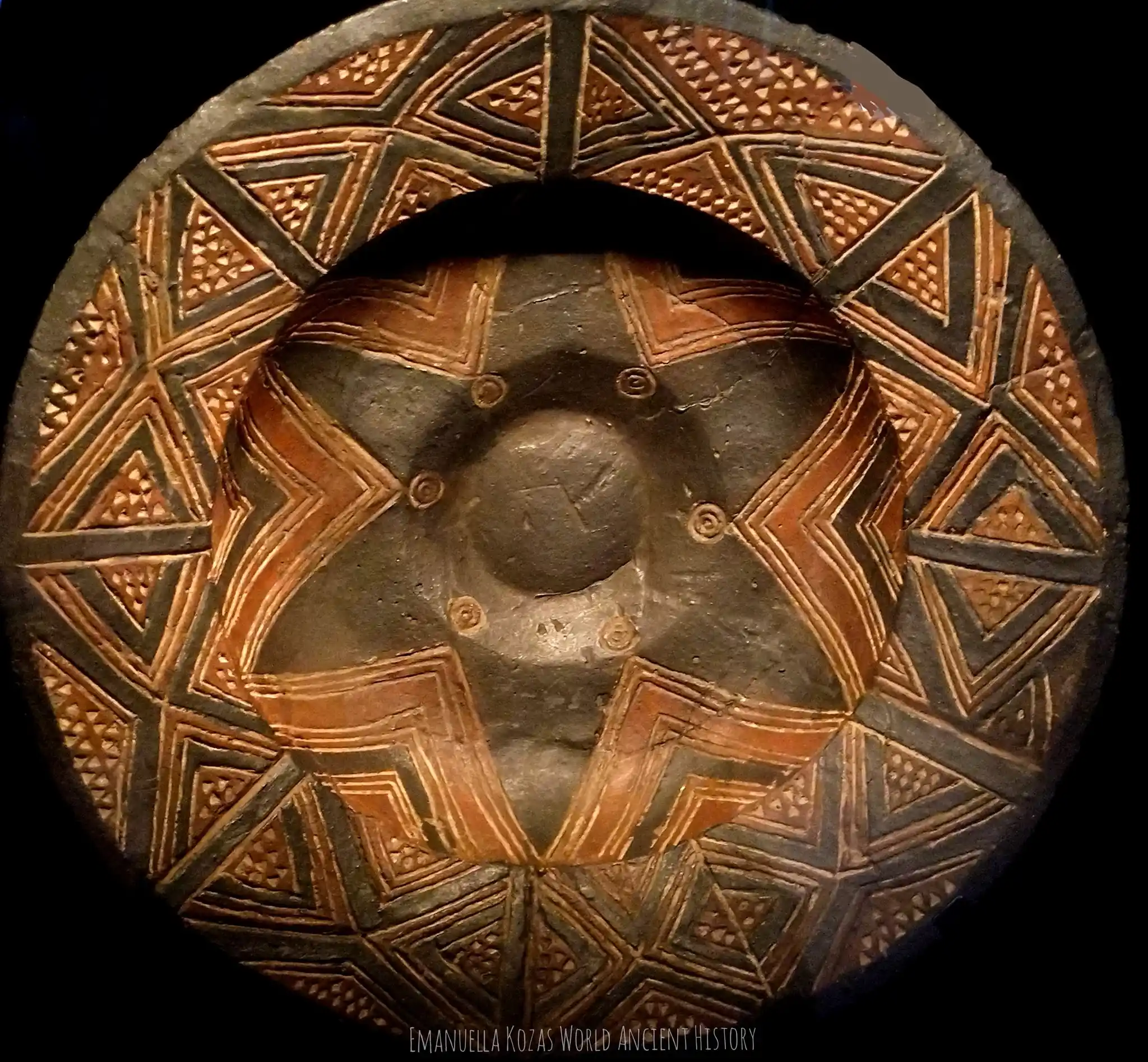 Hallstatt ceramic plate with geometric design