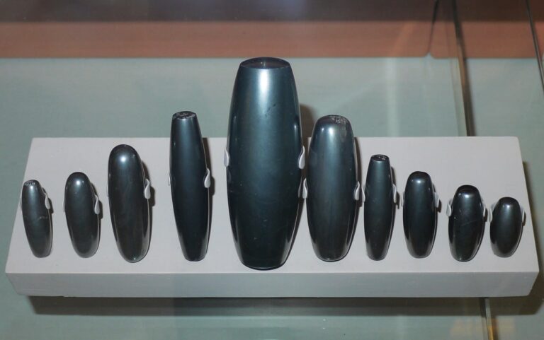 Old Babylonian hematite weights from Warka