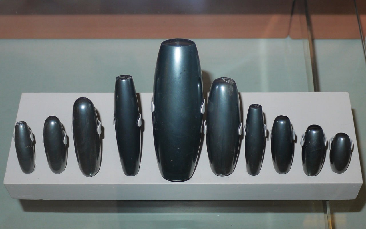 Old Babylonian hematite weights from Warka