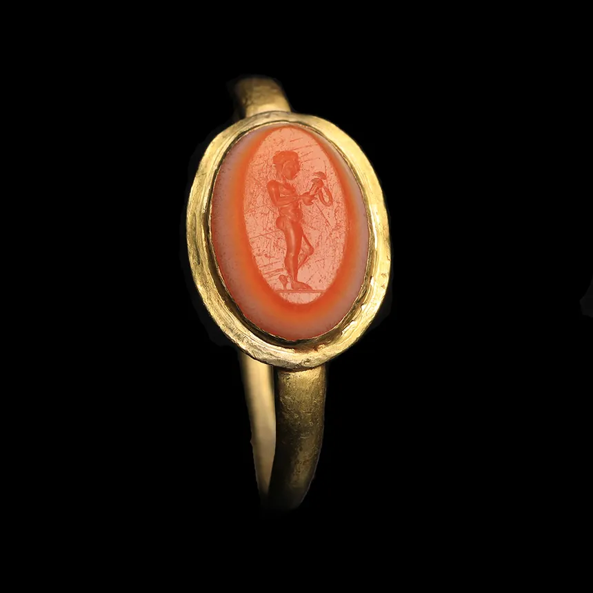 Silver Roman ring with agate intaglio Vinovia