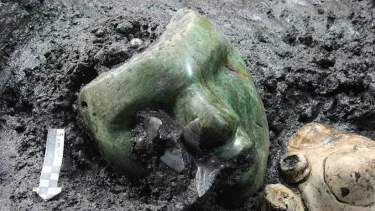 Teotihuacán serpentine mask