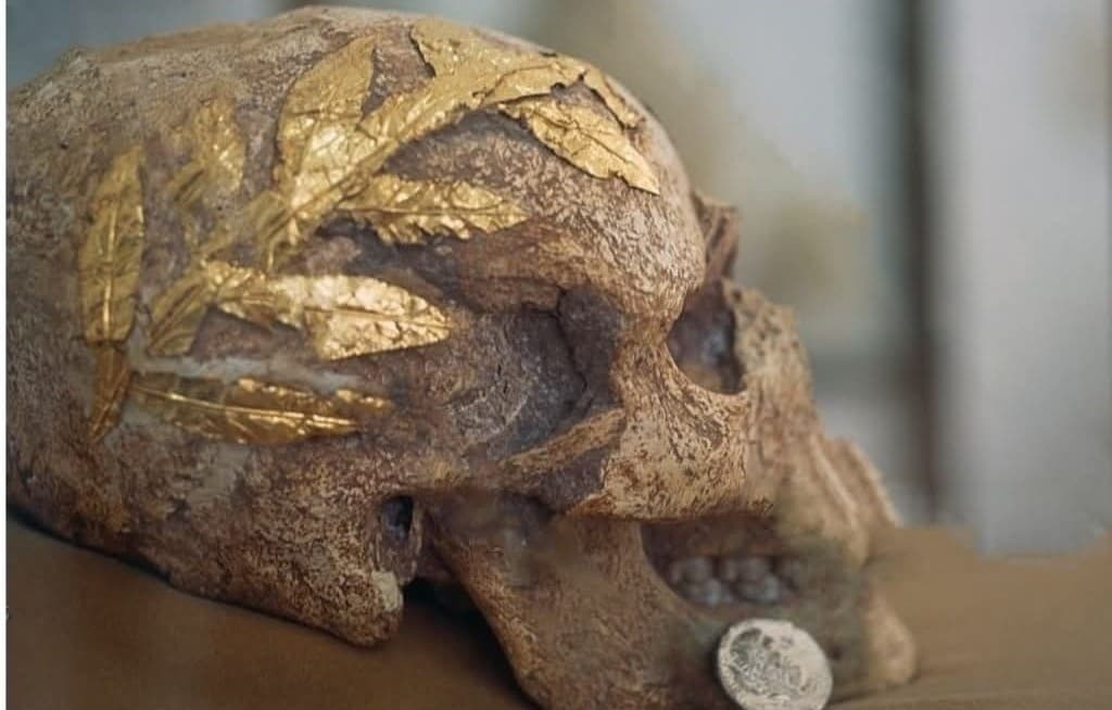 Golden laurel wreath burial Crete