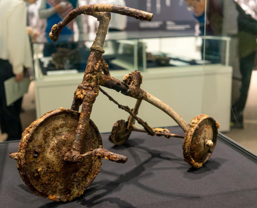 Hiroshima red tricycle story