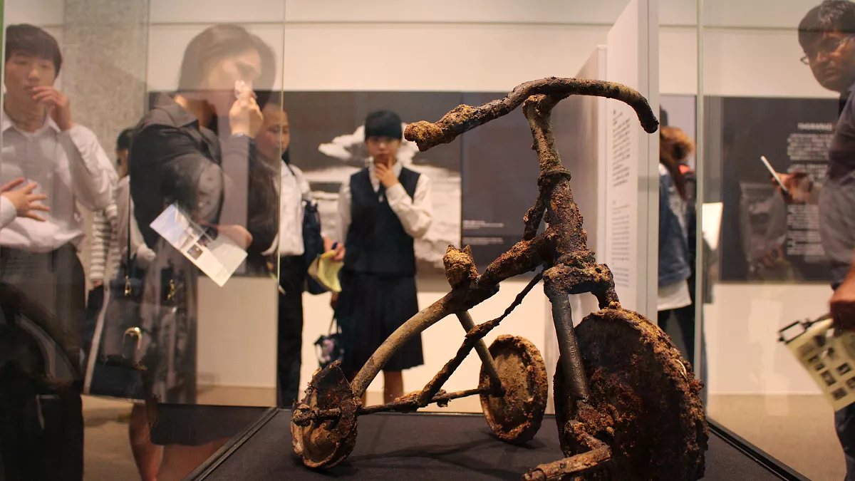 Hiroshima red tricycle story