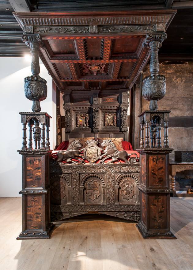 The Tudor Wedding Bed of Sir John Radclyffe and Lady Anne Asshawe: A Masterpiece of 16th-Century England