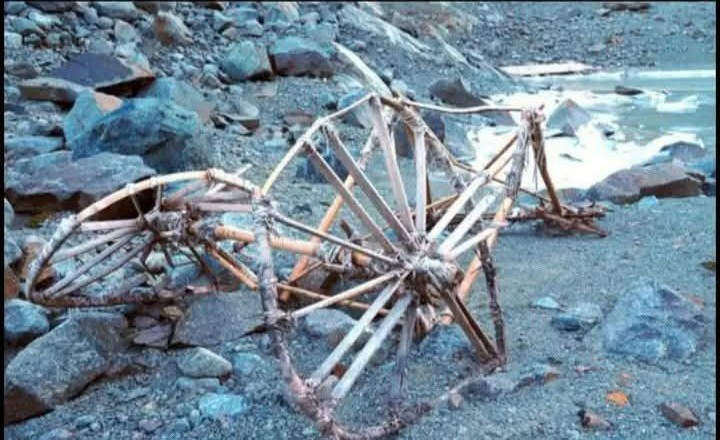 Schwarzhorag Glacier bamboo cart discovery